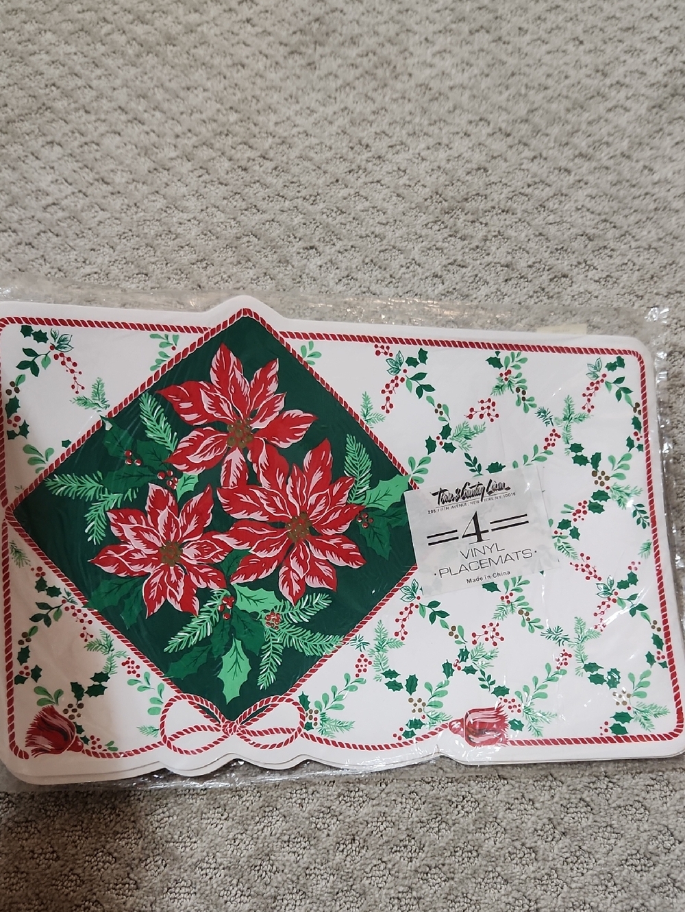 Town & Country Linen Fifth Avenue NY Holiday Poinsettia Vinyl Placemat Set